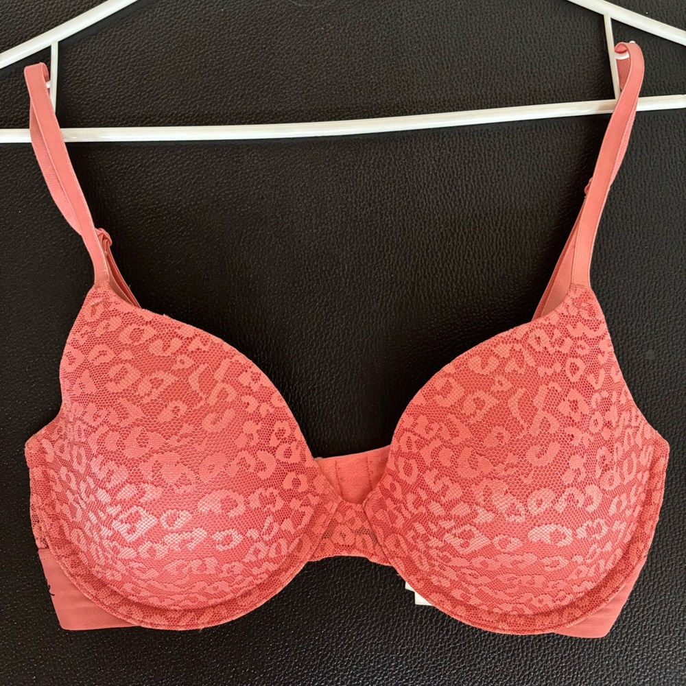 Victoria’s Secret wear everywhere t shirt bra